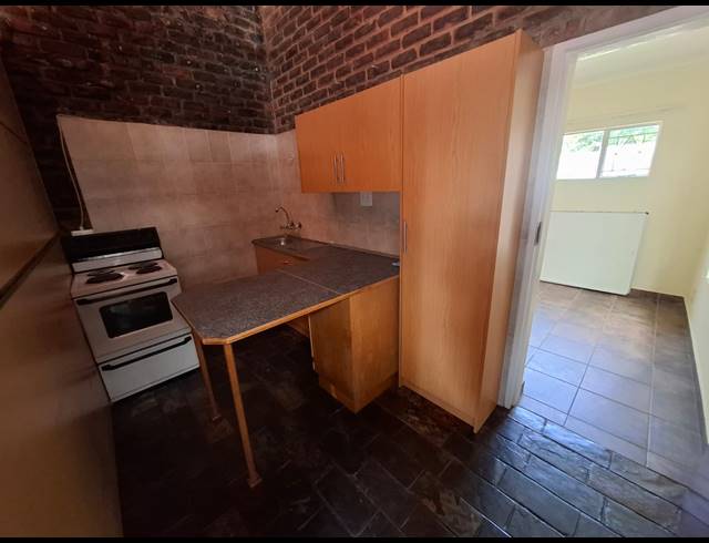 1 BEDROOM FLAT TO LET IN SINOVILLE